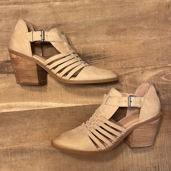 Caslon Shoes - Caslon Sadie Leather Cut Out Heels